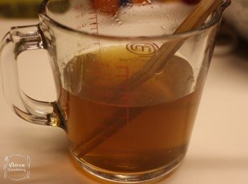 step3: 調教<span class="group_2">醉雞汁</span>, 如果唔夠咸就加D魚露, 要多D 酒味就加酒, 試味到滿意為止