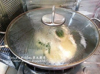 step4: 加入金錢肚蓋上蓋用中火出水10分鐘後熄火焗5分鐘 , 盛起備用