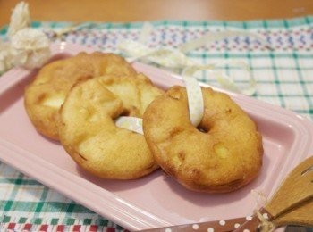 step7: 外面裹的麵糊炸起來好像甜甜圈好好吃^^ 熱熱的吃起來卻仍吃得到爽脆的口感呢!!! 非常特別的滋味呢~~~