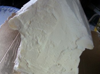 step12: 再將忌廉平均搽滿整個蛋糕放入雪櫃待用