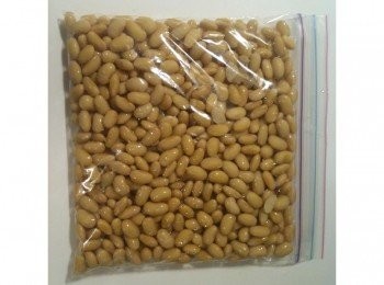 step4: 冷凍分裝法：待步驟2的熟黃豆放涼後（蘋果姊姊是用電扇吹，很快就涼了），用夾鍊袋分裝好，放在冰箱冷凍庫保存，無論拿來打豆漿或做料理都很方便。要打豆漿的前一晚，別忘了先將冷凍的熟黃豆下移至冷藏室，以便隔天打豆漿。