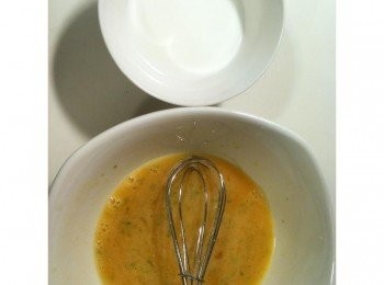 step8: 加進牛奶攪拌均勻。