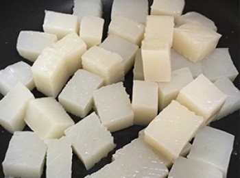 step3: 放入平底鍋中乾煎至表面乾燥。