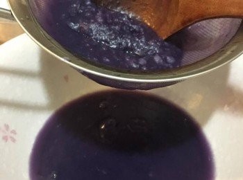step2: 煮好既紫薯壓爛成蓉再過篩