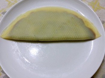 step3: 將煎好的麵皮包入豆沙備用
