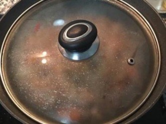step9: 拌幾下後蓋鍋蓋，中小火燜燒幾分鐘後讓湯汁略收即可