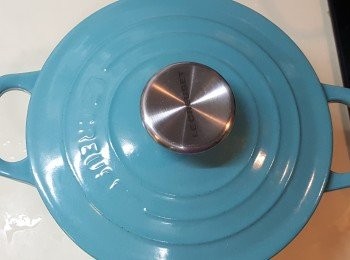 step4: 蓋上煲蓋子， 靜止20分鐘即可凝固 。