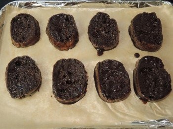 step6: 取出法包放在焗盤上，再放入焗爐180度30-35分鐘。