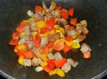 step6: 最後使用李錦記舊庄特級蠔油與其他調味料調味後起鍋