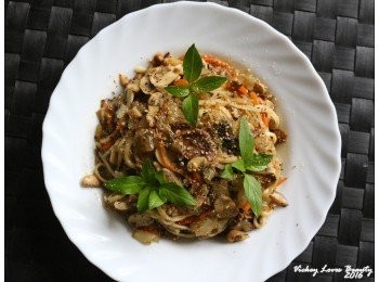 step10: 接著盛盤之後再依個人喜好，灑入適量的帕瑪森起士增添香氣，即可食用