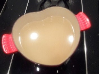 step2: 準備一個湯鍋,加入高湯煮滾。