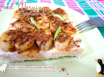 step7: 當然你也可以像我一樣阿花，把剛擠的檸檬皮，

切小絲擺放在香蕉上面，增加養眼感～