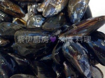 step1: - 用清水略沖一下青口, 備用。