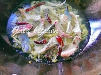 step5: 落水同魚骨滾一陣。