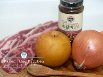 step1: 牛仔骨解凍，洗淨。換2-3次水直至血水完全排出，印乾。