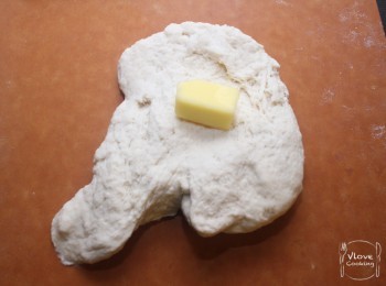 step5: 加牛油繼續搓至光滑 (約15分鐘)