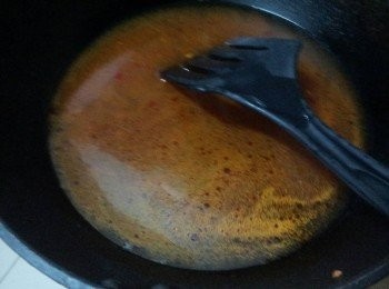 step6: 加入二碗水煮滾