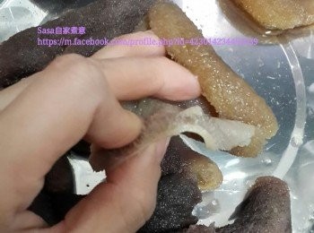 step3: 海參解凍後，去內膜洗淨、出水3分鐘再洗淨