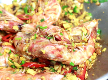 step7: 最後拌入洋芋片, 隨即上碟, 不要太久, 口感才會好。