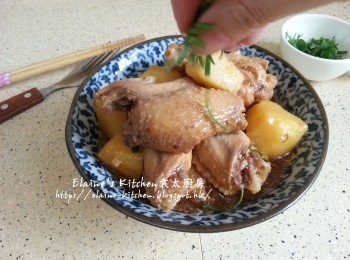 step9: 將薯仔雞放上碟後再灑上蔥絲即可