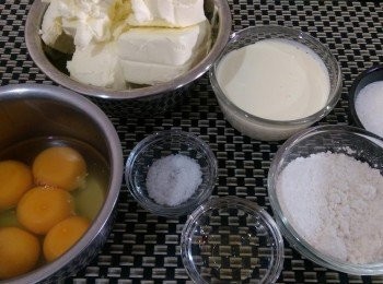 step3: #<span class="group_2">芝士蛋糕糊</span># 蛋糕料準備好~ 雞蛋，奶酪，鮮奶油都要室溫化