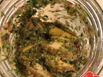 step12: 將鮑魚及醬汁放入已清毒之玻璃瓶內