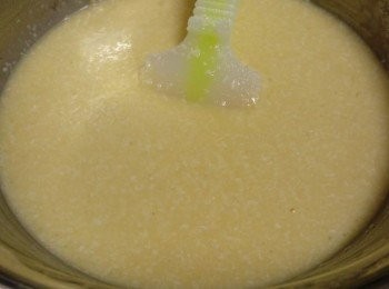 step4: ☆最後拌入椰絲 (麵糊較稀屬正常 請放心)♡
☆入模 200度 焗18分鐘至面金黃色