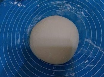 step2: 麵糰整圓再蓋上保鮮模