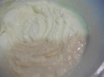 step5: *每次加入牛奶後拌勻再繼續加入下ㄧ次。