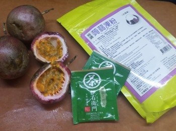 step1: 預先將蒟蒻粉按包裝指示，溶粉後再放入雪櫃，切細粒備用