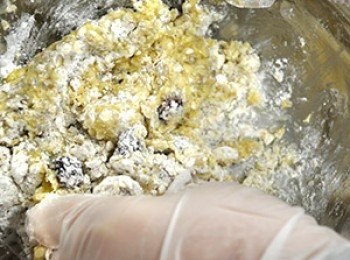 step10: 整形，以保鮮膜包好放置冰箱冷藏一小時。