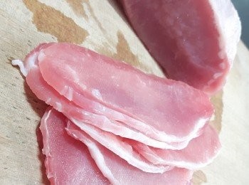 step6: 豬肉先凍過才好切片