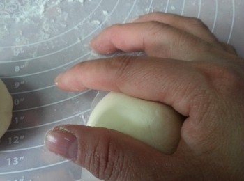 step10: 在腰部份慢慢向上轉成梨型