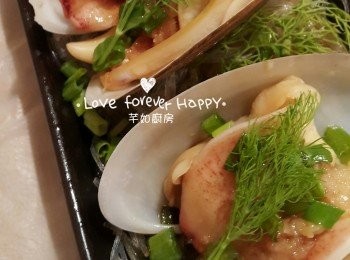 step5: 象拔蚌用大火蒸4分鐘燒熱滾水, 加入蔥粒, 蒸魚豉油及贊上滾熟油, 即成美味蒔蘿蒜蓉蒸象拔蚌仔