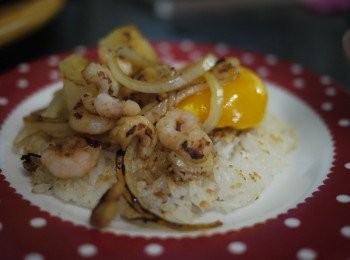 step6: 料理後，隨即平舖在底層米堡。