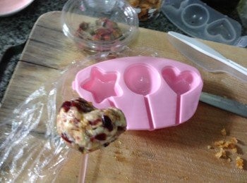 step2: 成形取出後可以開始溶朱古力漿