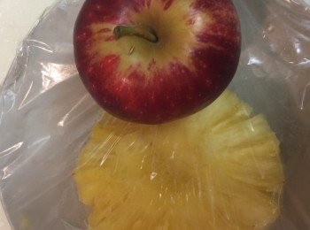 step1: 將蘋果鳳梨切丁加入冰糖下去熬煮收汁後即可完成