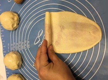 step9: 壓平後再捲起。