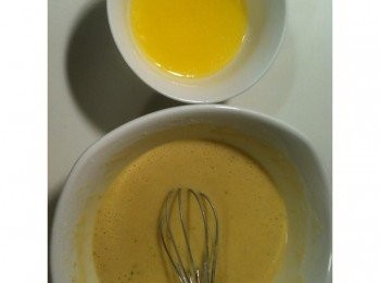 step11: 剩下的融化奶油，再加入步驟9的碗裡。