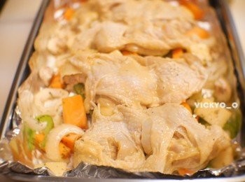 step2: 醃好的<a href="https://bit.ly/2ZxapeY" target="_blank" data-keyword="雞扒" class="guide-link"><strong>雞扒</strong></a> <span style="display:inline-block;vertical-align:middle;margin-top:-3px;color:initial;border-radius:3px;padding:2px 3px;font-size:12px;line-height:14px;background:#87d300;color:#fff;">即買</span> 平均鋪上蔬菜面, 放入己預熱200度焗爐焗20分鐘至<a href="https://bit.ly/2ZxapeY" target="_blank" data-keyword="雞扒" class="guide-link"><strong>雞扒</strong></a> <span style="display:inline-block;vertical-align:middle;margin-top:-3px;color:initial;border-radius:3px;padding:2px 3px;font-size:12px;line-height:14px;background:#87d300;color:#fff;">即買</span> 熟透