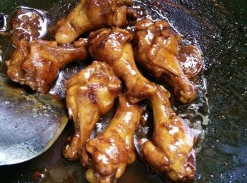 step5: 煮至湯汁差不多收幹，下雞精炒勻關火。