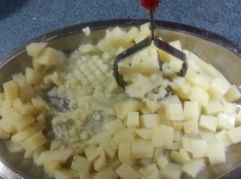 step5: 將薯仔壓蓉