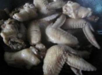 step5: 把雞翅放下去蓋蓋囟50分鐘