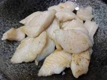 step4: 先煎香魚柳