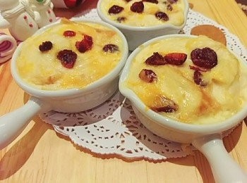 step7: 烤的時間要依使用的烤箱大小來決定出爐時間 最簡易的方式用目測如已膨脹且表面呈現焗烤的顏色就大致已完成 待涼食用風味更佳