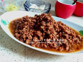 step6: 肉燥煮1小時後熄火焗30分鐘後盛起 (留少許肉燥汁在鑊內 , 用來炒菜的)