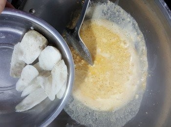 step6: 加入淮山用慢火,輕手炒至乾身即可