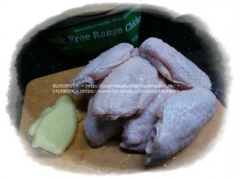 step1: <a href="https://bit.ly/3zHU5V3" target="_blank" data-keyword="雞翼" class="guide-link"><strong>雞翼</strong></a> <span style="display:inline-block;vertical-align:middle;margin-top:-3px;color:initial;border-radius:3px;padding:2px 3px;font-size:12px;line-height:14px;background:#87d300;color:#fff;">即買</span> 解凍，洗淨，用廚房紙印乾水分。