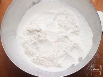 step2: 然後用附近麵粉覆蓋