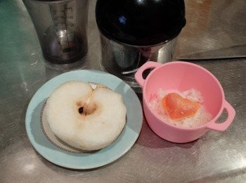 step1: 水梨去皮，打成泥